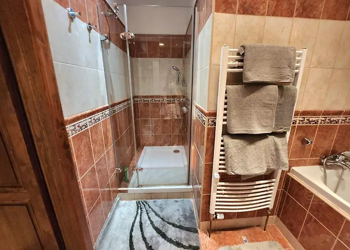 Spacious Apartment 6Min From The Dancing House
