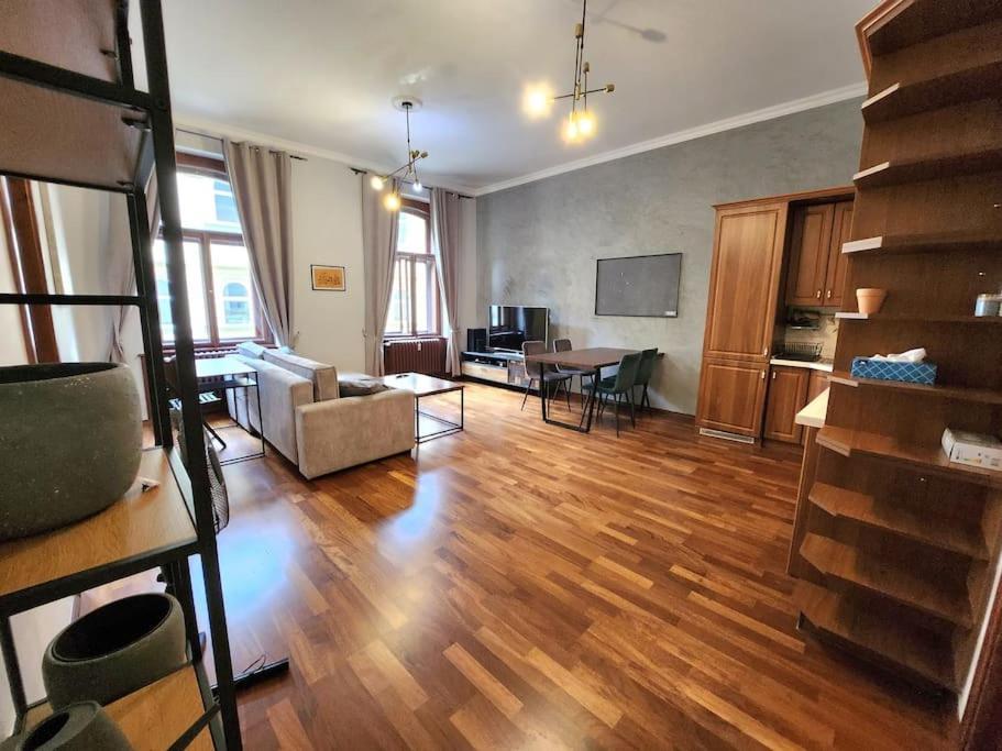 Spacious 6min From The Dancing House Apartmán *