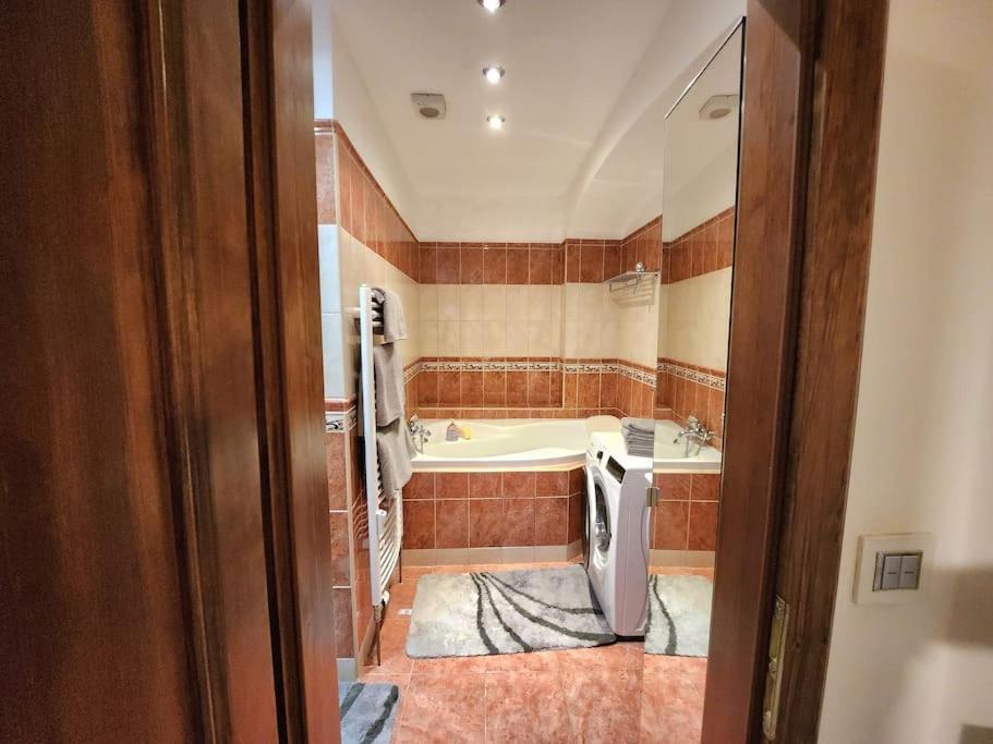 Spacious 6min From The Dancing House Apartment Prague