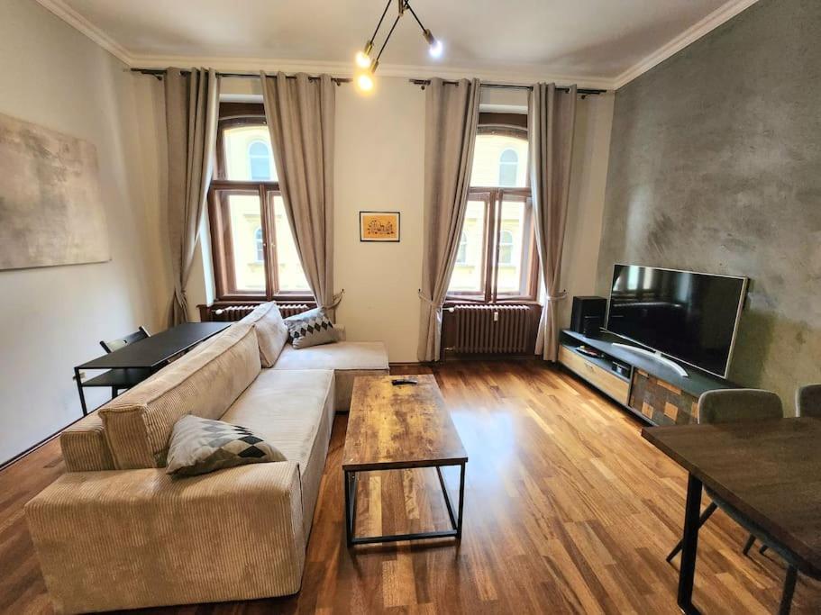 Spacious 6min From The Dancing House Apartmán